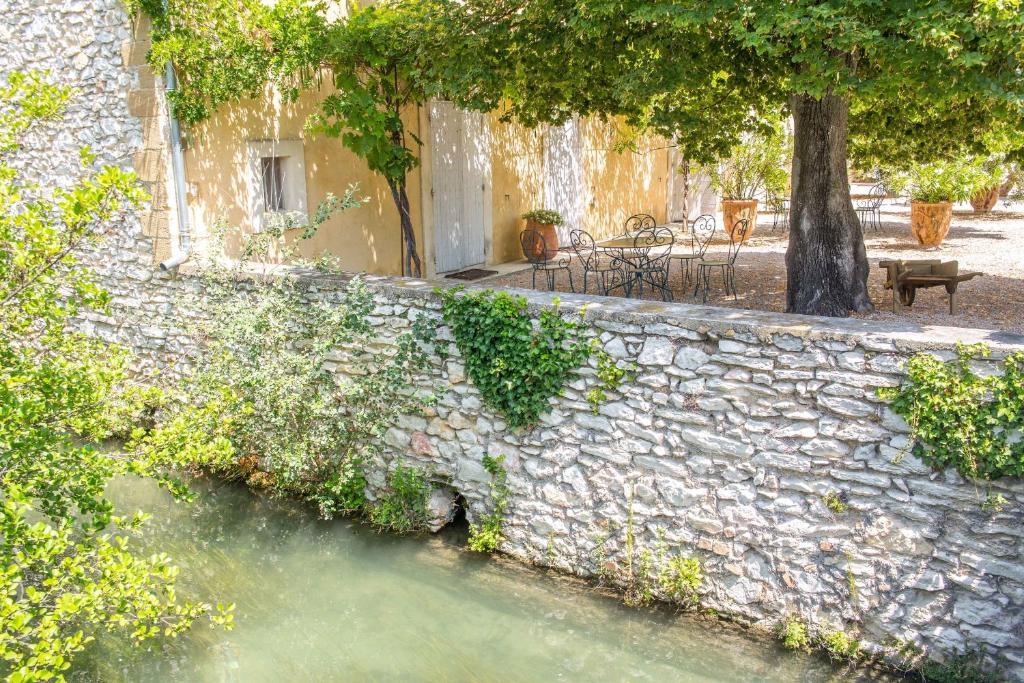 Отель Domaine De Blanche Fleur Chateauneuf-de-Gadagne Экстерьер фото